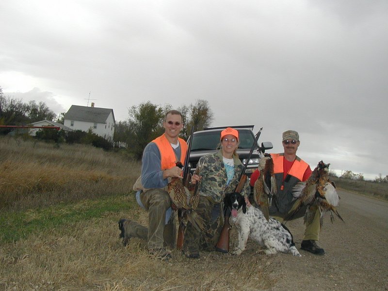 2004/10(October)/SD-Hunting/800x600_2004-10-26-Pheasant-Hunting-3-Travis-Rose-Mark-Pepper.JPG