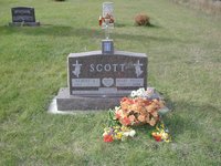 2004-10-24-Pheasant-Hunting-5-MaryHelen-gravesite.JPG