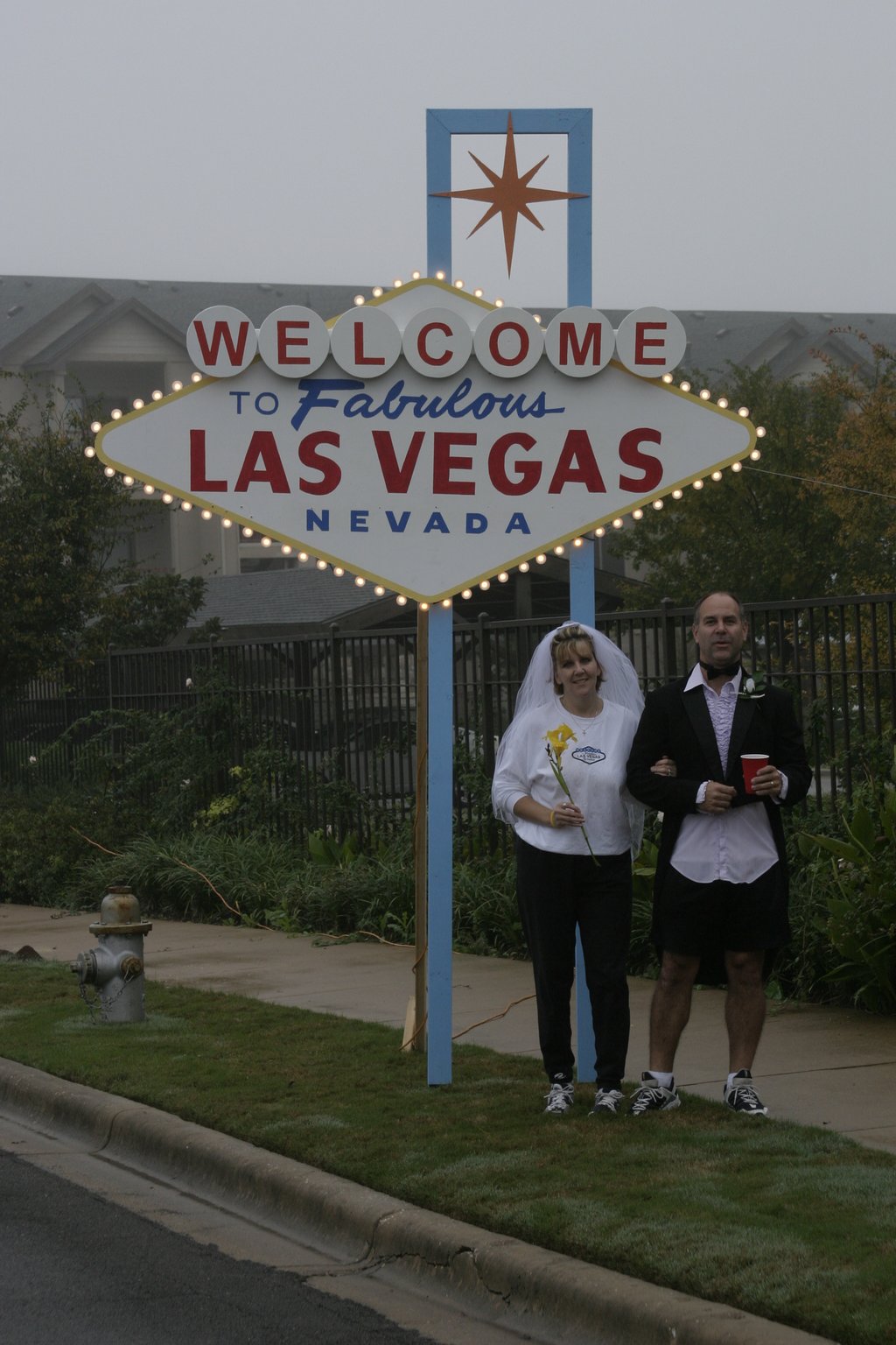 2004-11-21-Motive-Bison-Stampede-11-Welcome-to-Las-Vegas-wedding-couple.JPG