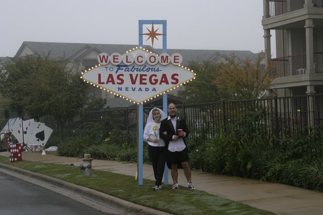 2004-11-21-Motive-Bison-Stampede-10-Welcome-to-Las-Vegas-wedding-couple.JPG