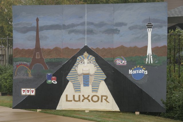 2004-11-21-Motive-Bison-Stampede-21-Luxor.JPG