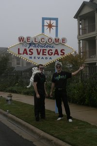 2004-11-21-Motive-Bison-Stampede-26-Welcome-to-Las-Vegas-Roy-Seigfried.JPG