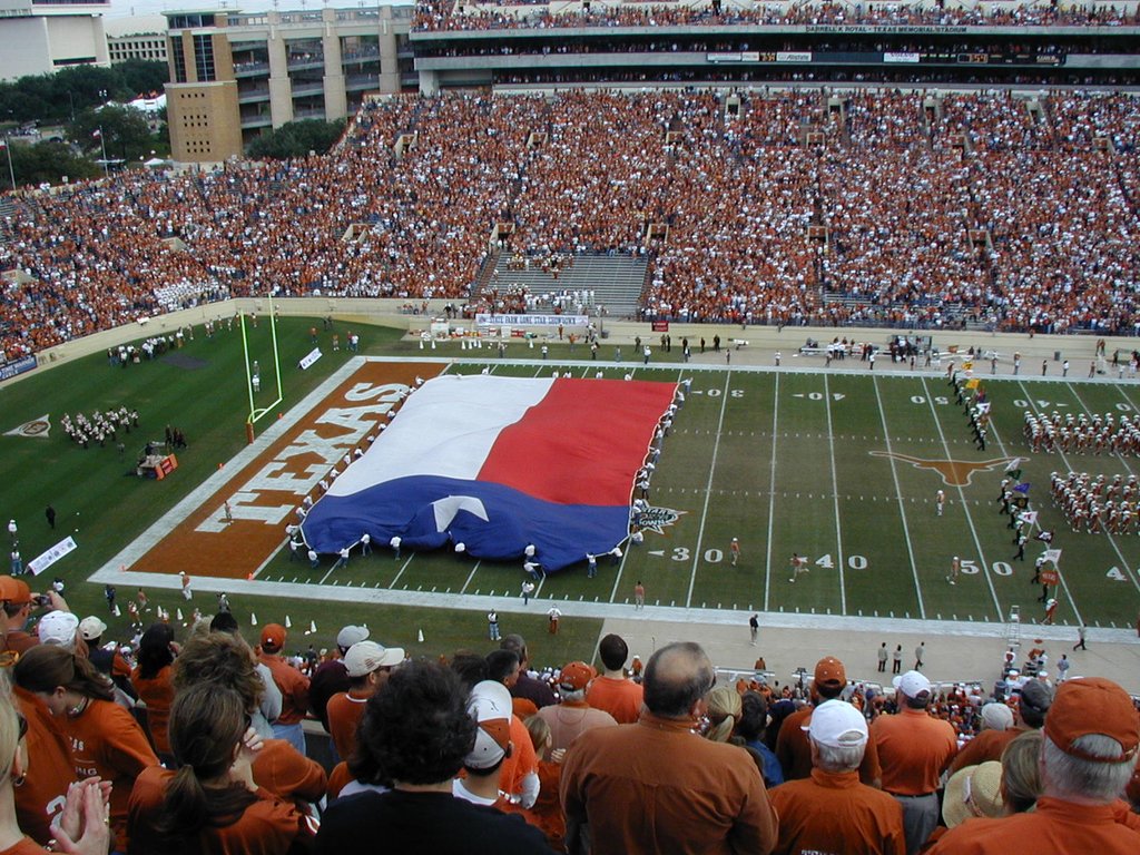 2004/11(November)/TAMU-game/1024x768_2004-11-26-UT-tamu-3-Texas-Flag.JPG