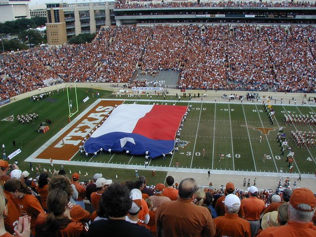 2004/11(November)/TAMU-game/640x480_2004-11-26-UT-tamu-3-Texas-Flag.JPG