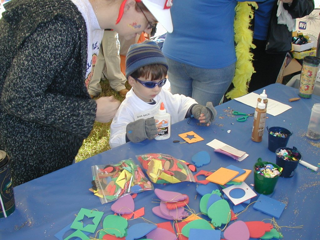 2004/11(November)/Thanksgiving/1024x768_2004-11-25-Thanksgiving-Turkey-Trot-05-Dax.JPG