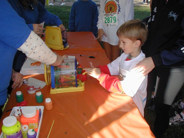 2004/11(November)/Thanksgiving/640x480_2004-11-25-Thanksgiving-Turkey-Trot-08-Chance.JPG