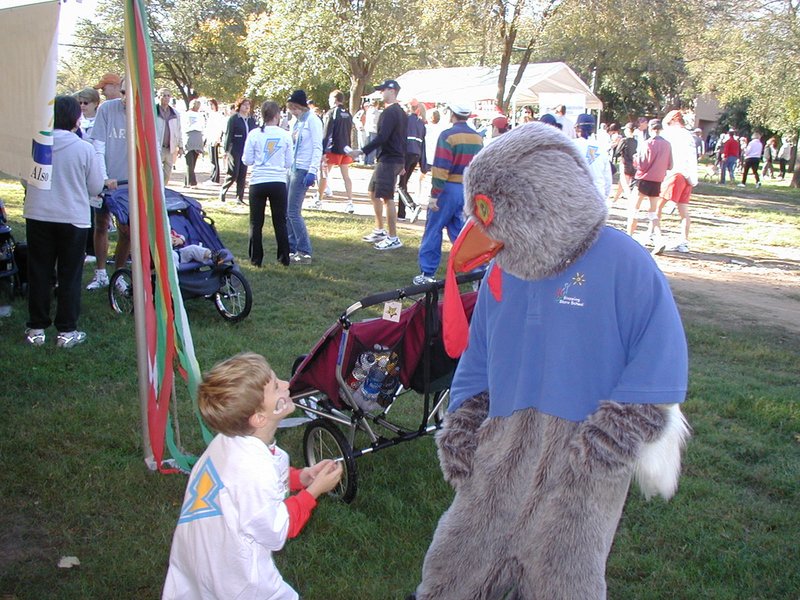 2004/11(November)/Thanksgiving/800x600_2004-11-25-Thanksgiving-Turkey-Trot-10-Chance.JPG