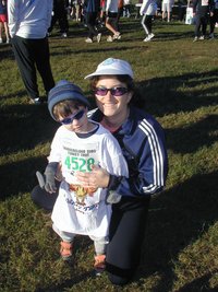 2004-11-25-Thanksgiving-Turkey-Trot-03-Dax-Suzi.JPG