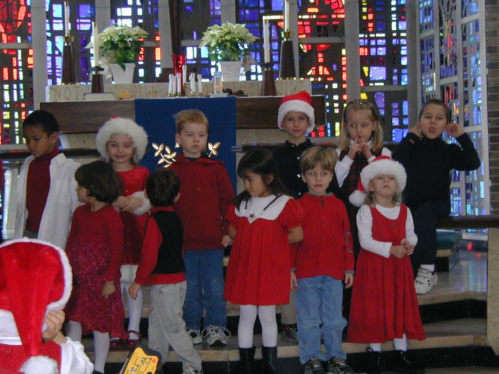 2004/12(December)/Christmas/1024x768_2004-12-15-Christmas-program-3-Chance.JPG