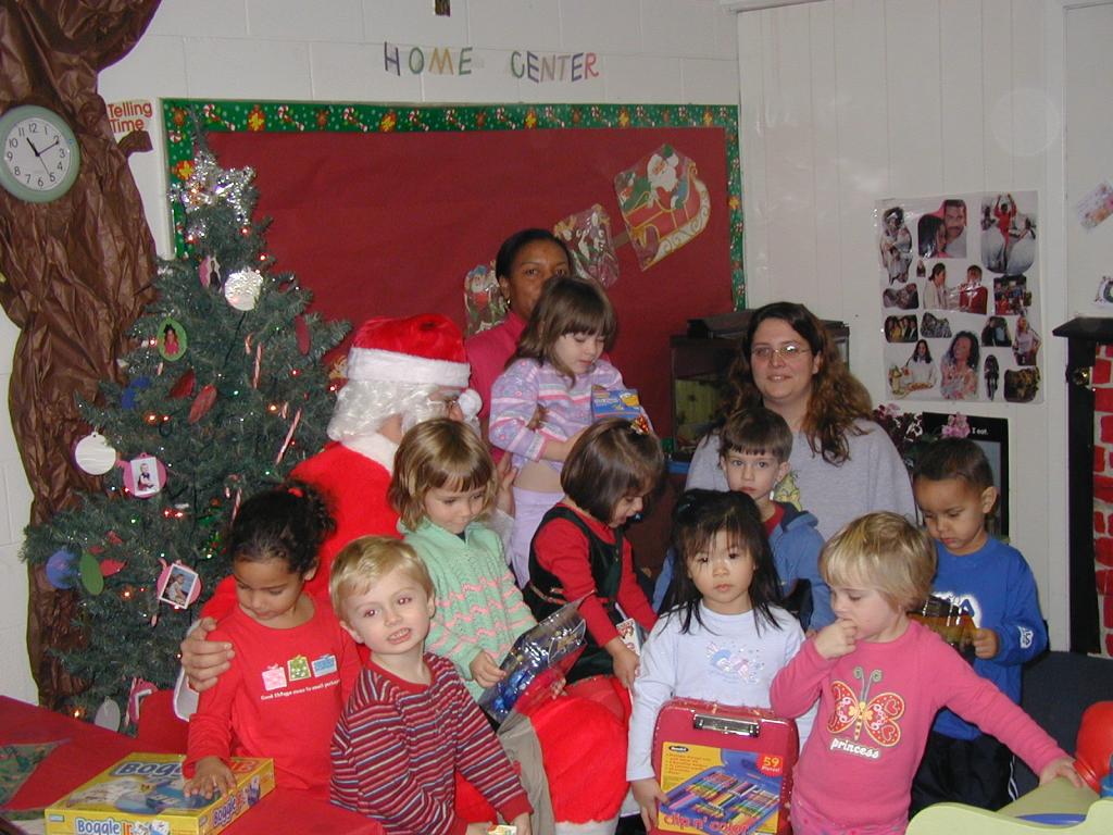 2004/12(December)/Christmas/1024x768_2004-12-16-Christmas-Party-08-Dax.JPG