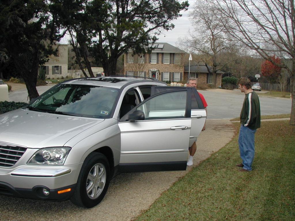 2004-12-24-Christmas-Eve-01-Justin-Katie-New-Car.JPG