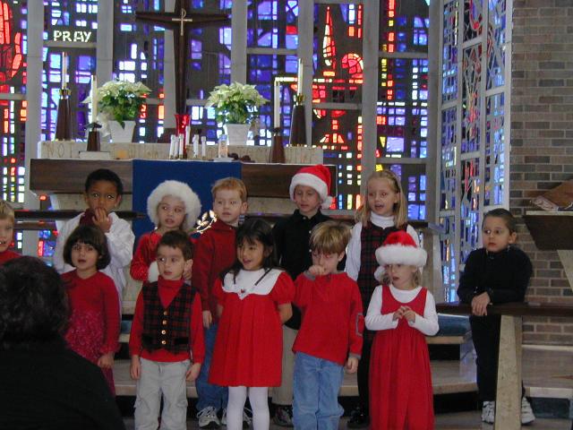 2004/12(December)/Christmas/640x480_2004-12-15-Christmas-program-4-Chance.JPG