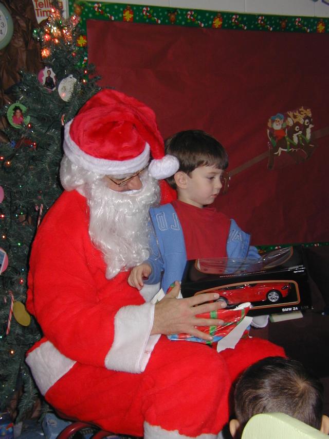 2004/12(December)/Christmas/640x480_2004-12-16-Christmas-Party-05-Dax.JPG