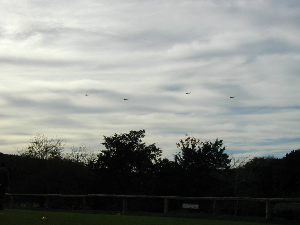 2004/12(December)/Golf/1024x768_2004-12-01-ISS-Barton-Creek-Golf-5-4-apaches.JPG
