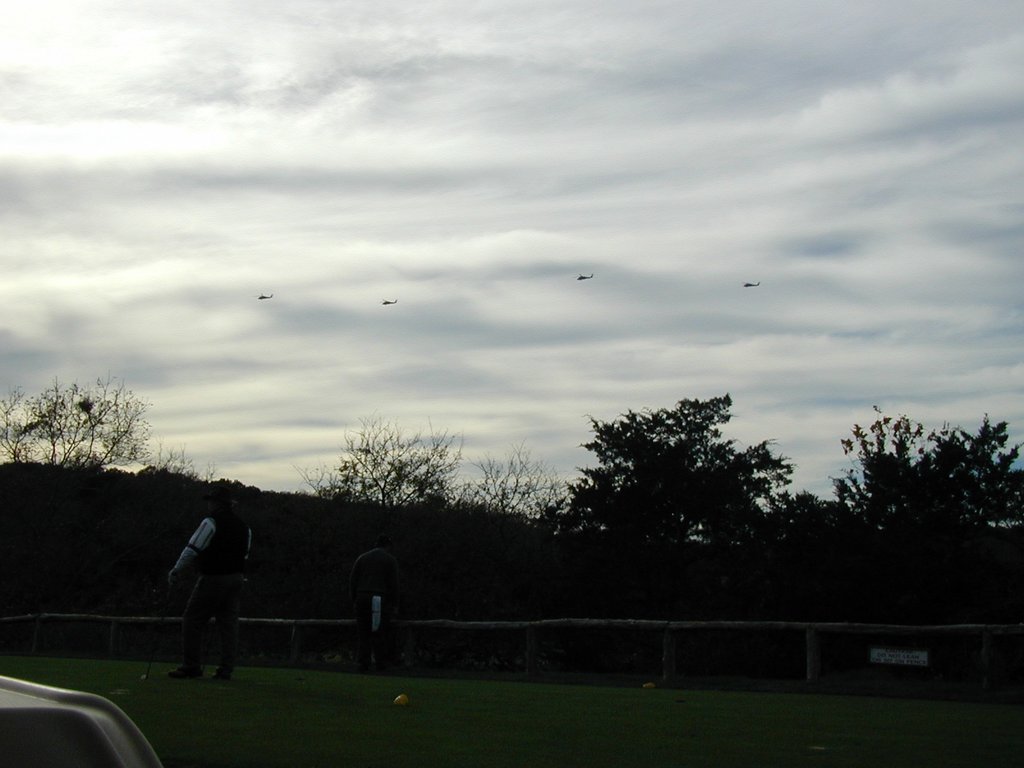2004/12(December)/Golf/1024x768_2004-12-01-ISS-Barton-Creek-Golf-6-4-apaches.JPG