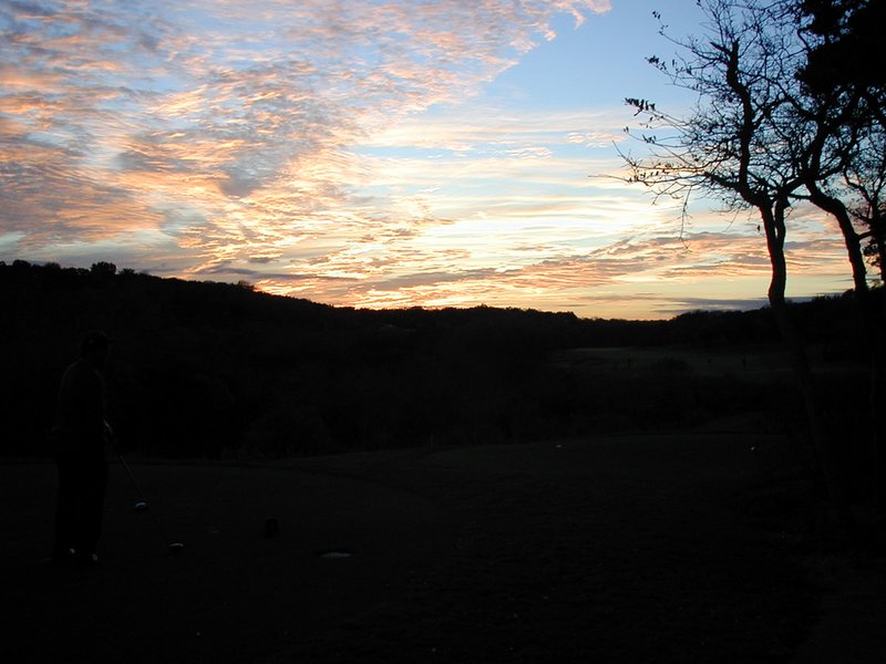 2004/12(December)/Golf/800x600_2004-12-01-ISS-Barton-Creek-Golf-7-sunset.JPG