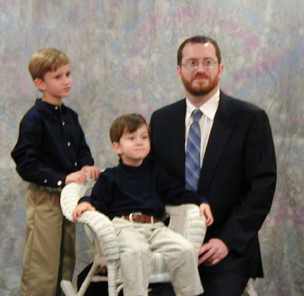 2004/12(December)/Misc/1024x768_2004-12-03-James-Dax-Chance-1.JPG