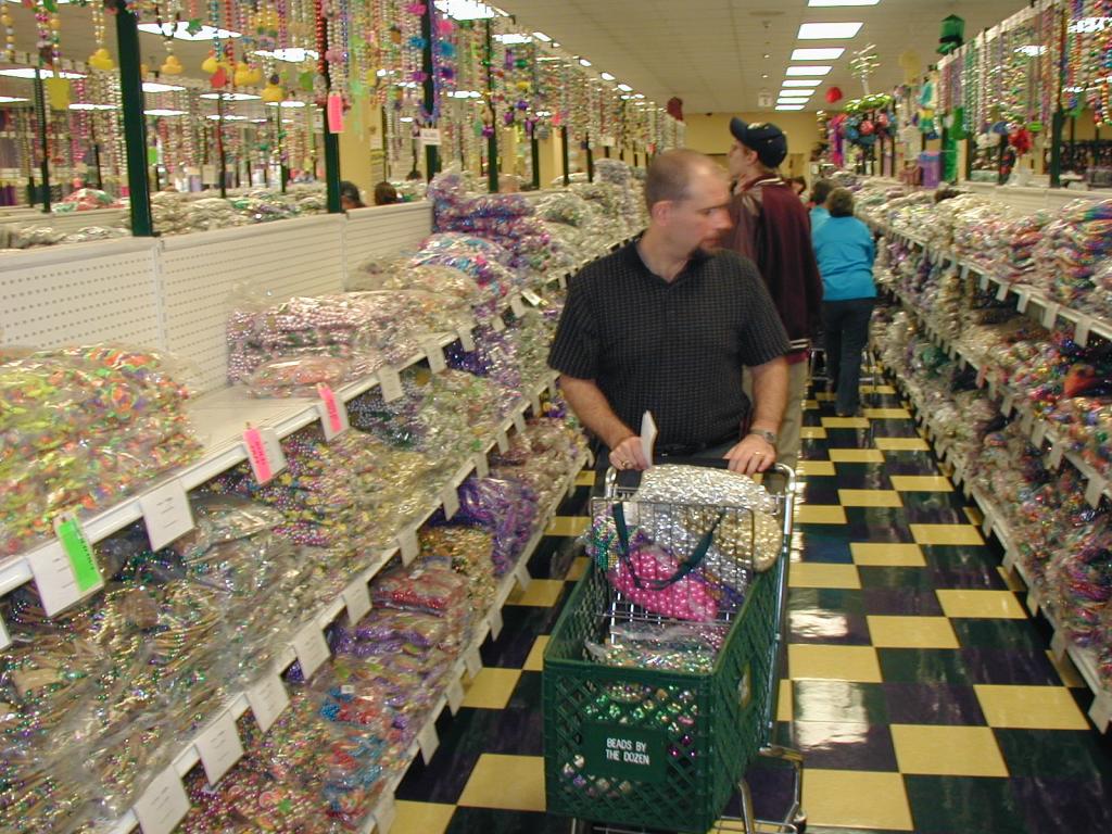 2005/01(January)/Coronation-Ball/1024x768_2005-01-08-Coronation-Ball-02-Bead-shopping-Ren.JPG