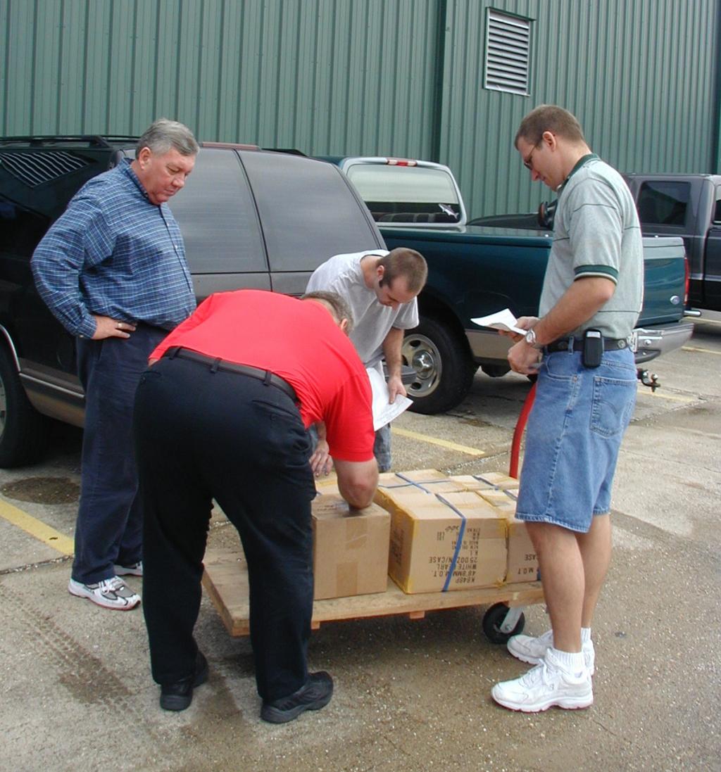 2005/01(January)/Coronation-Ball/1024x768_2005-01-08-Coronation-Ball-03-Bead-shopping-Travis-Jim-Randy.JPG