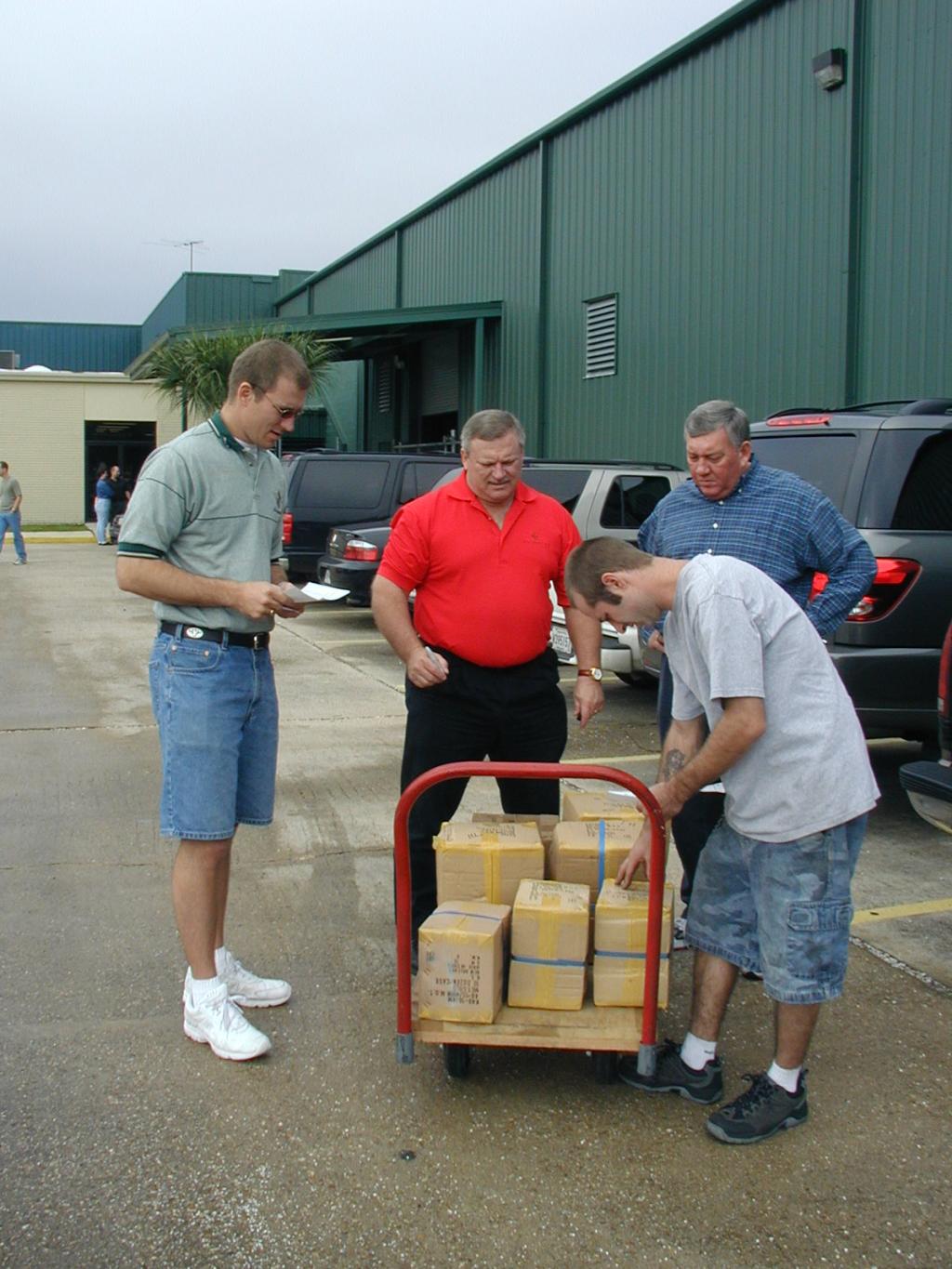 2005/01(January)/Coronation-Ball/1024x768_2005-01-08-Coronation-Ball-04-Bead-shopping-Travis-Jim-Randy.JPG