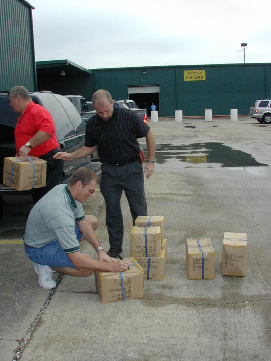 2005/01(January)/Coronation-Ball/1024x768_2005-01-08-Coronation-Ball-06-Bead-shopping-Ren-Travis-Jim.JPG