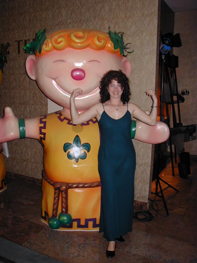 2005/01(January)/Coronation-Ball/800x600_2005-01-08-Coronation-Ball-18-Suzi.JPG