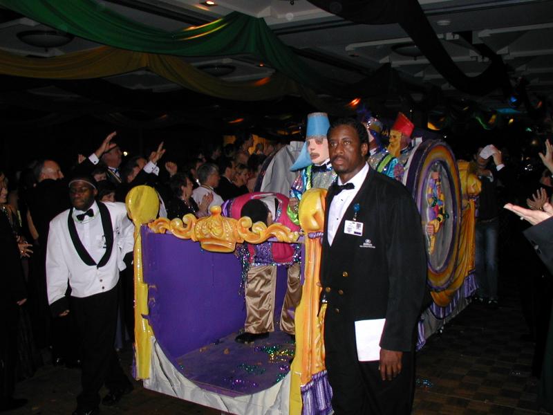 2005/01(January)/Coronation-Ball/800x600_2005-01-08-Coronation-Ball-40-Parade.JPG