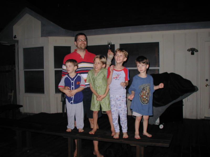 2005/01(January)/New-Years/800x600_2005-01-01-New-Years-3-Dax-Chance-Matt-Jack-Case.JPG