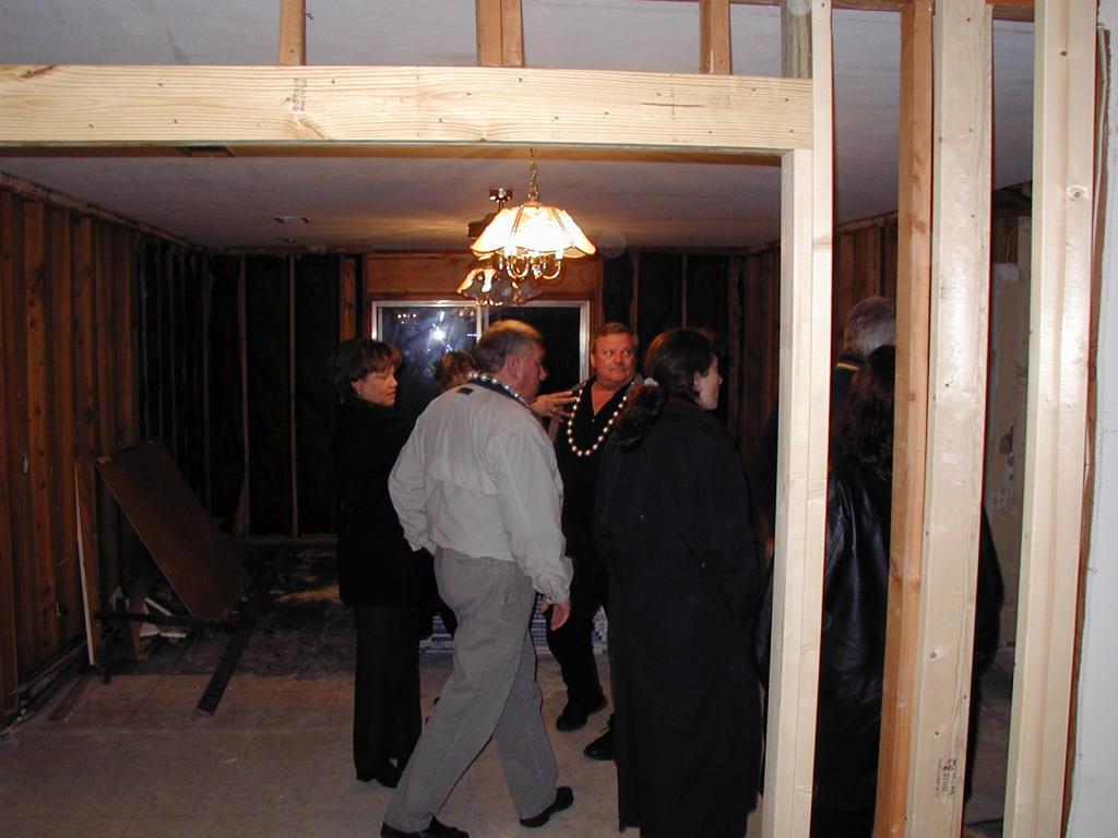 2005/02(February)/2005-Mardi-Gras/1024x768_2005-02-02-New-Orleans-03-Schroder-new-house-Sybil-Randy-Jim.JPG