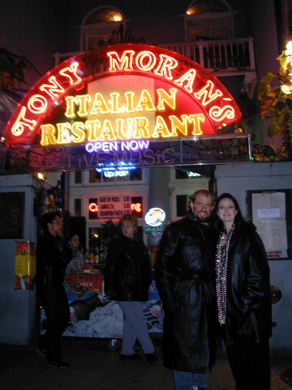 2005/02(February)/2005-Mardi-Gras/1024x768_2005-02-03-Balcony-01-Ren-Marci.JPG