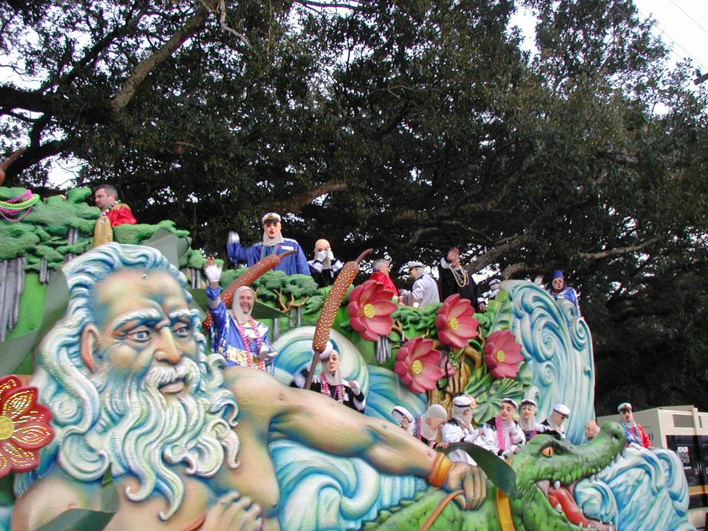 2005/02(February)/2005-Mardi-Gras/1024x768_2005-02-05-Mardi-Gras-12-float-Ren-throwing-Mike-Jim.JPG