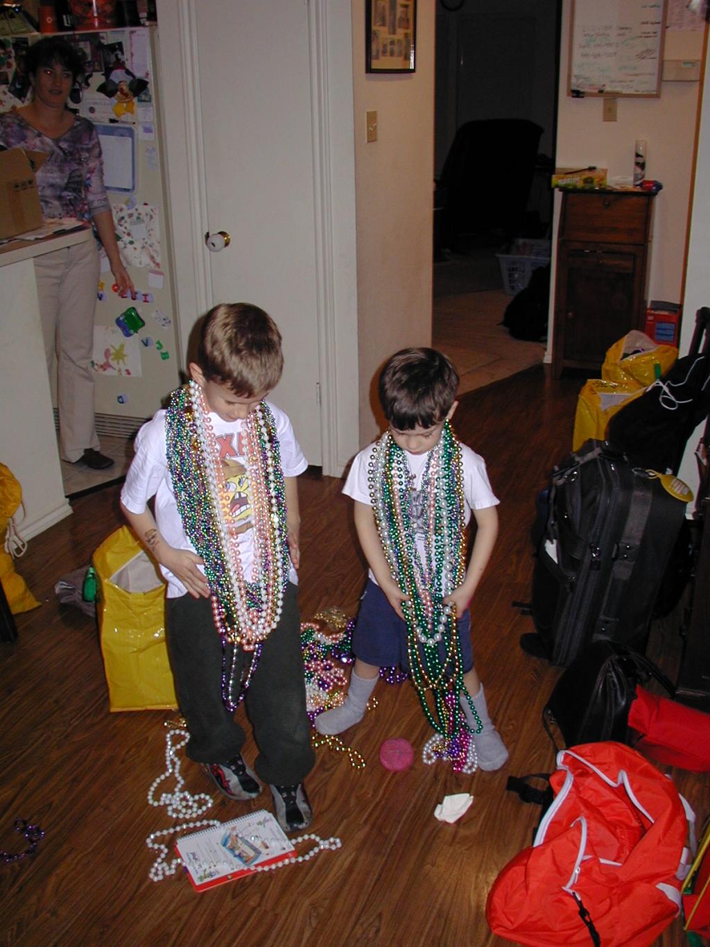 2005/02(February)/2005-Mardi-Gras/1024x768_2005-02-07-beads-1-Chance-Dax.JPG