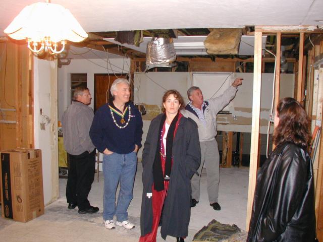 2005/02(February)/2005-Mardi-Gras/640x480_2005-02-02-New-Orleans-04-Schroder-new-house-Jim-Mike-Suzi-Randy-Marci.JPG