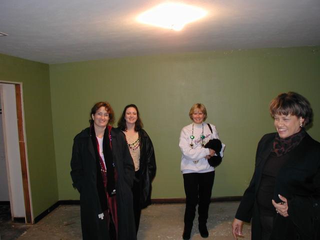 2005-02-02-New-Orleans-05-Schroder-new-house-Suzi-Marci-Janeen-Sybil.JPG