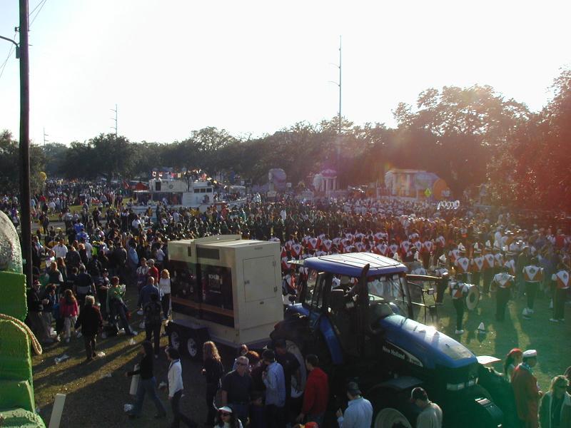 2005/02(February)/2005-Mardi-Gras/800x600_2005-02-05-Mardi-Gras-10-float-staging-area.JPG