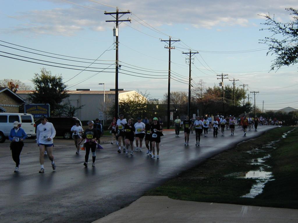 2005/02(February)/Freescale-Marathon/1024x768_2005-02-13-Freescale-Marathon-14-Suzi-mile4.JPG