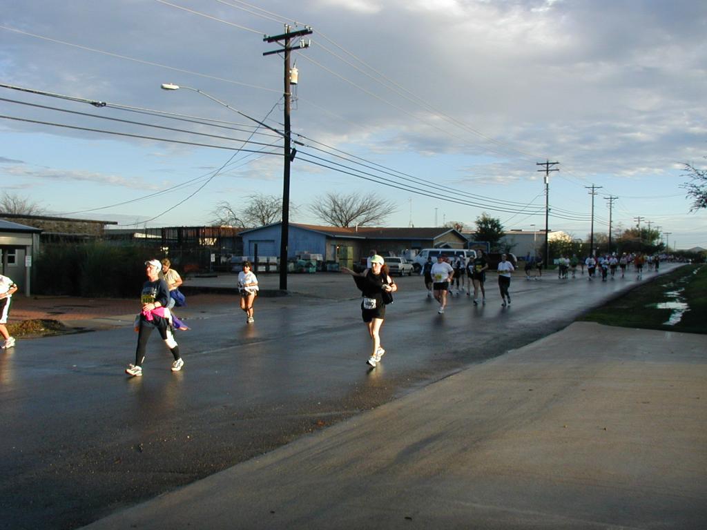 2005/02(February)/Freescale-Marathon/1024x768_2005-02-13-Freescale-Marathon-16-Suzi-mile4.JPG