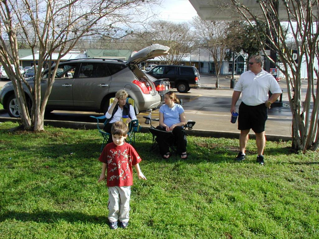 2005-02-13-Freescale-Marathon-22-mile15-Janeen-Heather-Dax-Jim.JPG