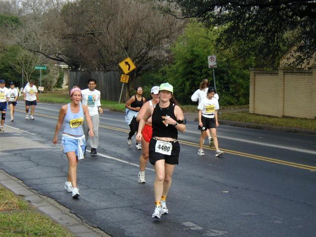 2005-02-13-Freescale-Marathon-20-Suzi-mile8.JPG
