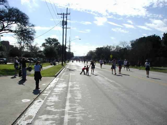 2005-02-13-Freescale-Marathon-24-Suzi-mile15-Chance-Dax.JPG