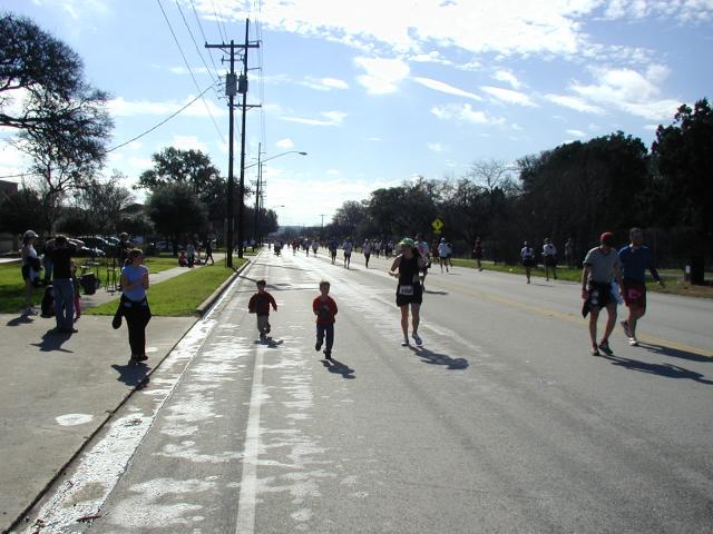 2005-02-13-Freescale-Marathon-25-Suzi-mile15-Chance-Dax.JPG