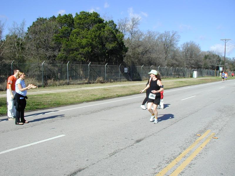 2005/02(February)/Freescale-Marathon/800x600_2005-02-13-Freescale-Marathon-30-Suzi-mile17-Heather-Josh.JPG