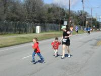 2005-02-13-Freescale-Marathon-29-Suzi-mile17-Chance-Dax.JPG