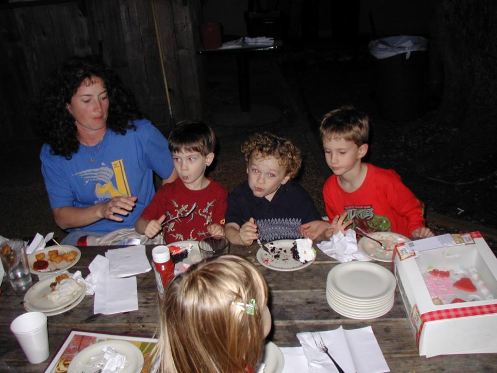2005/02(February)/Kyla-3rd-Bday/1024x768_2005-02-13-Kyla-3rd-bday-06-Suzi-Dax-Vale-Chance.JPG