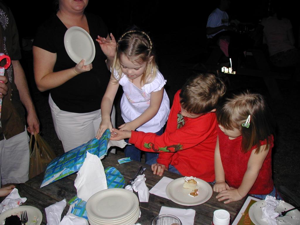 2005/02(February)/Kyla-3rd-Bday/1024x768_2005-02-13-Kyla-3rd-bday-08-Chance.JPG