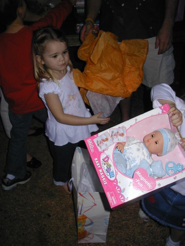 2005/02(February)/Kyla-3rd-Bday/640x480_2005-02-13-Kyla-3rd-bday-07.JPG