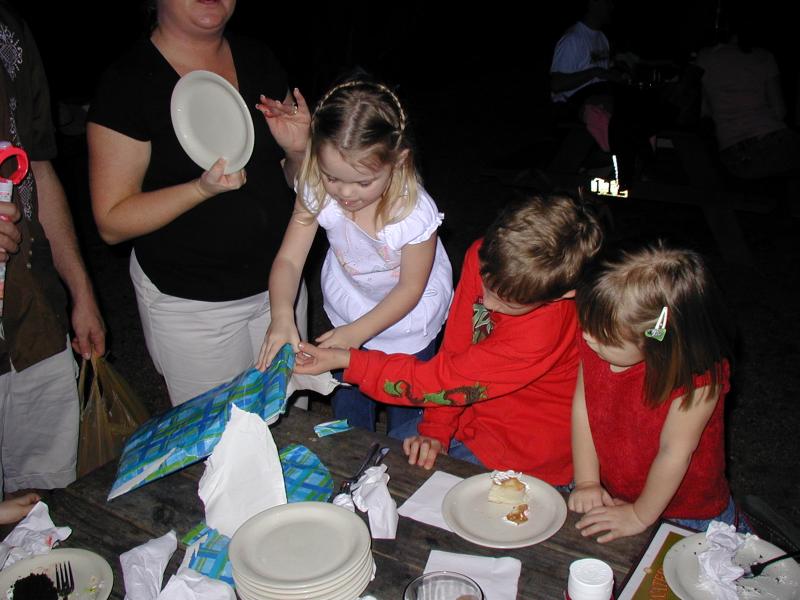 2005/02(February)/Kyla-3rd-Bday/800x600_2005-02-13-Kyla-3rd-bday-08-Chance.JPG