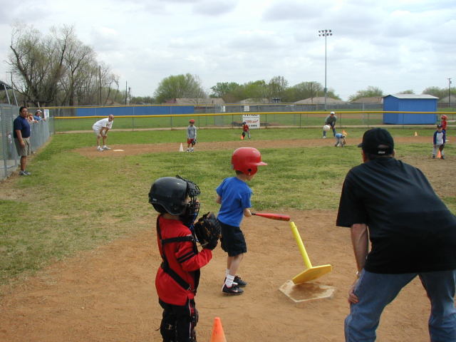 2005-03-19-Chance-Tball-07-batting.JPG