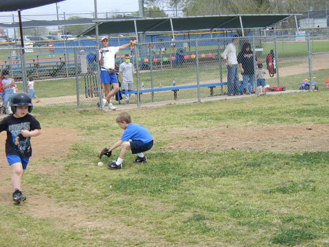 2005-03-19-Chance-Tball-09-fielding.JPG