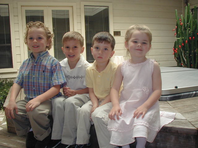2005/03(March)/Easter/640x480_2005-03-27-Easter-09-Vale-Chance-Kyla-Dax.JPG